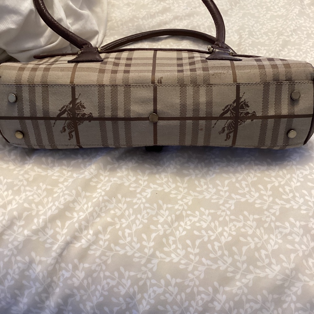 Burberry hand bag and espadrilles - Picture 6 of 6